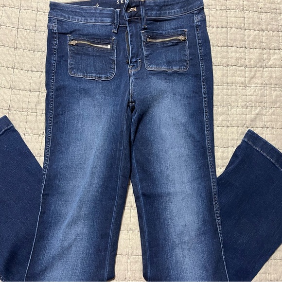 White House Black Market size 6 skinny high rise flared jeans - Picture 6 of 6